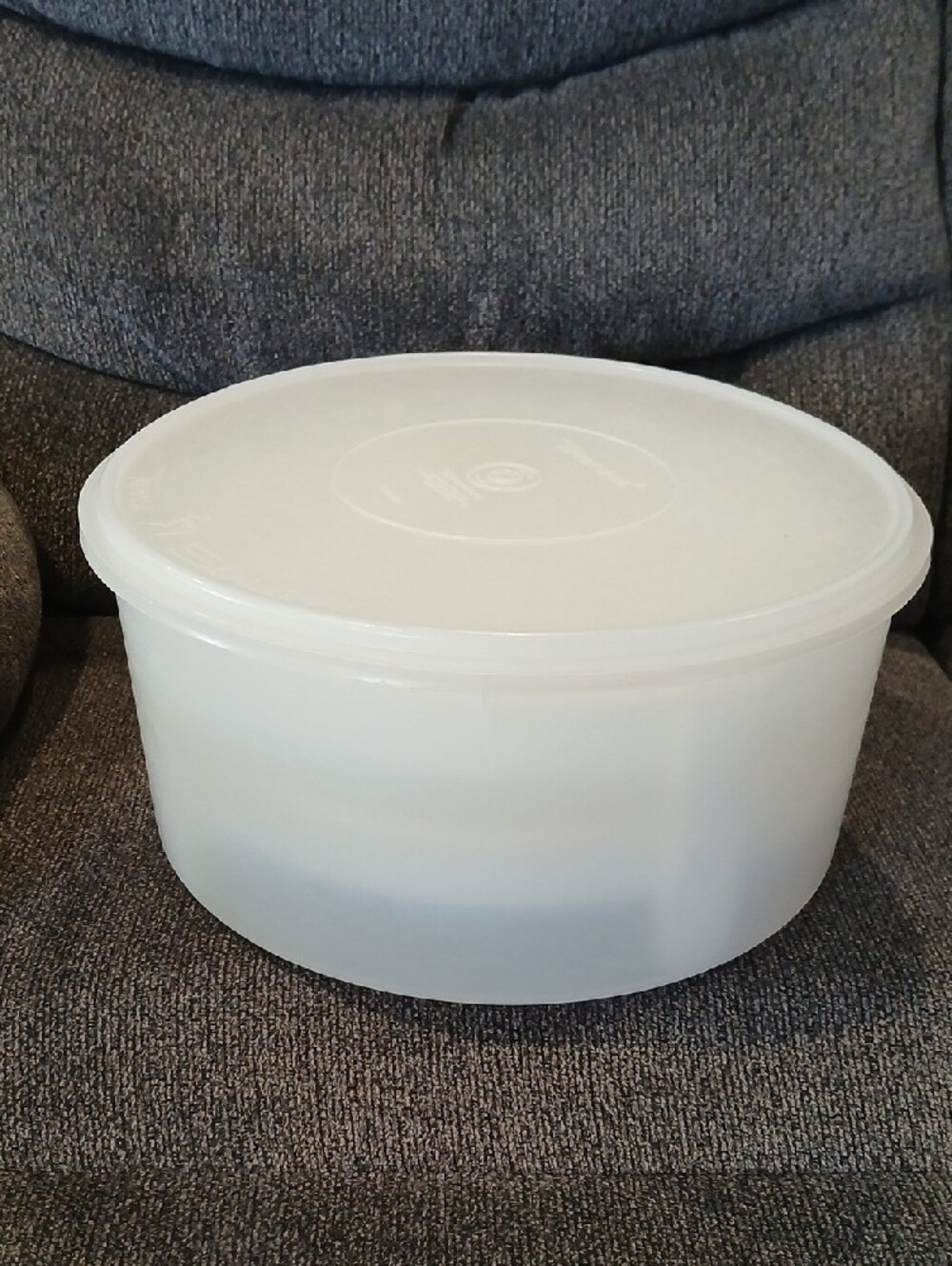 Tupperware White Stackable Round Food Container Set - Picture 6 of 8